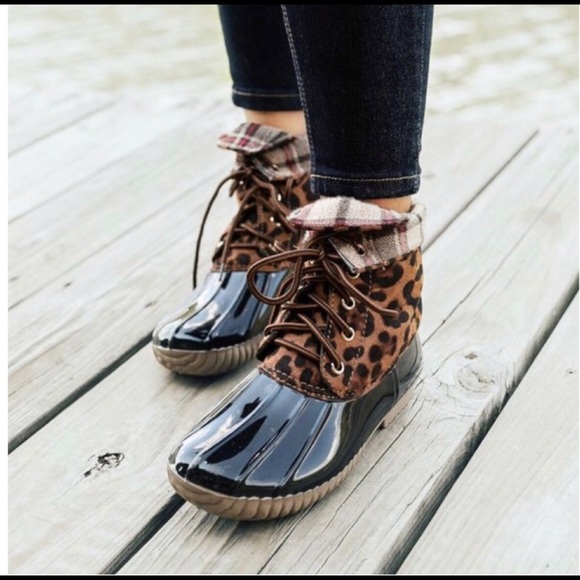 🎉HP🎉NEW DUCK BOOTS 🎊IN LEOPARD AND BLACK - Picture 3 of 8